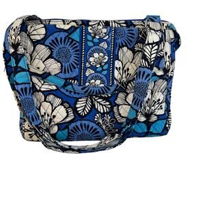 Vera Bradley tablet hipster crossbody in Blue Bayou pattern